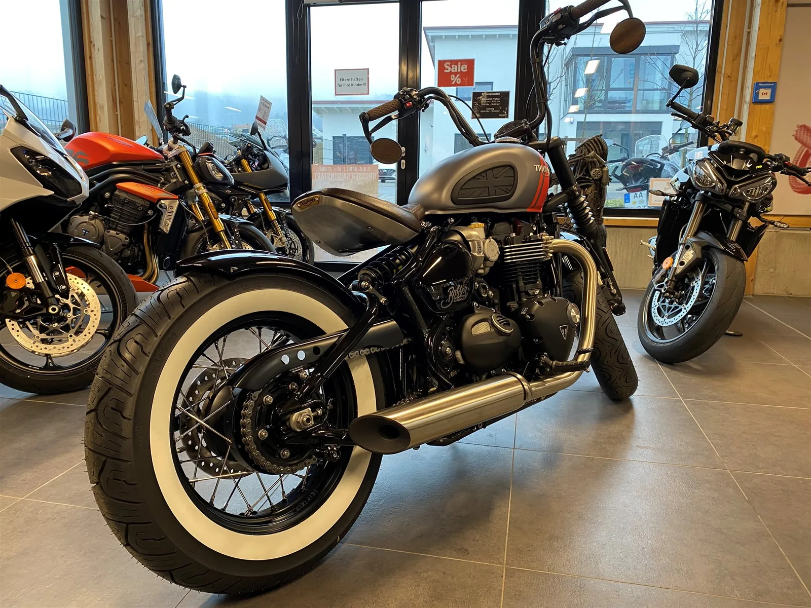 Triumph Bonneville Bobber Custom-Umbau | gray-orange Unikat