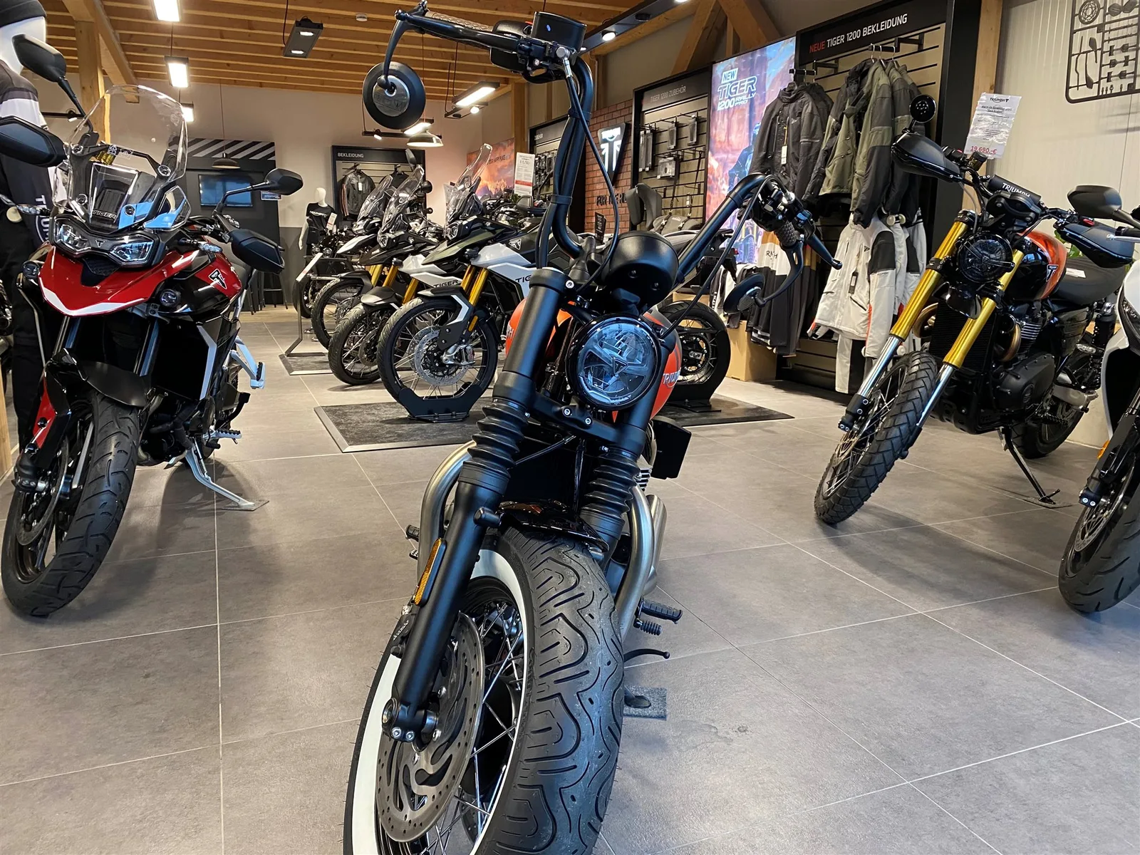 Triumph Bonneville Bobber Custom-Umbau | gray-orange Unikat