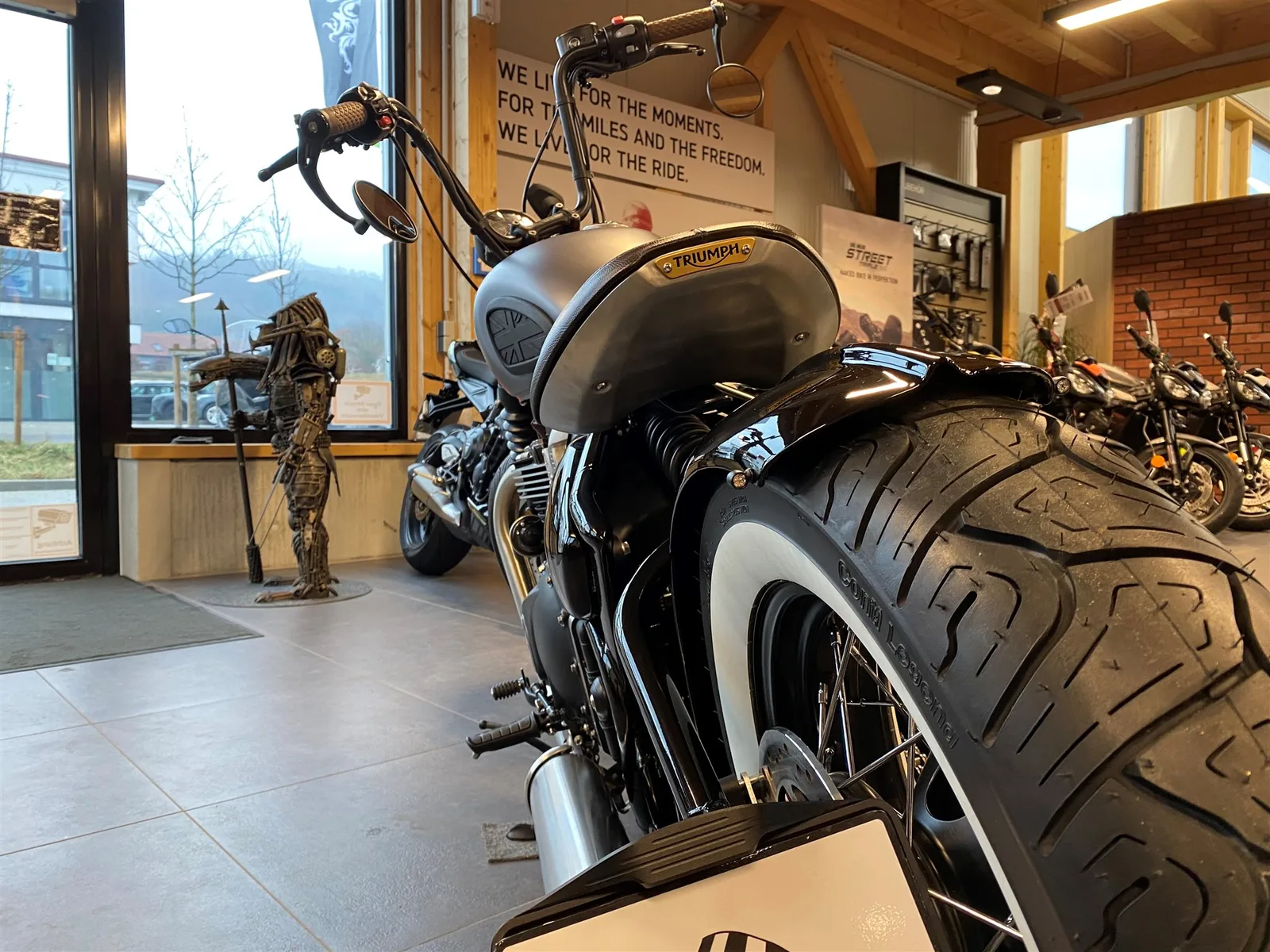 Triumph Bonneville Bobber Custom-Umbau | gray-orange Unikat