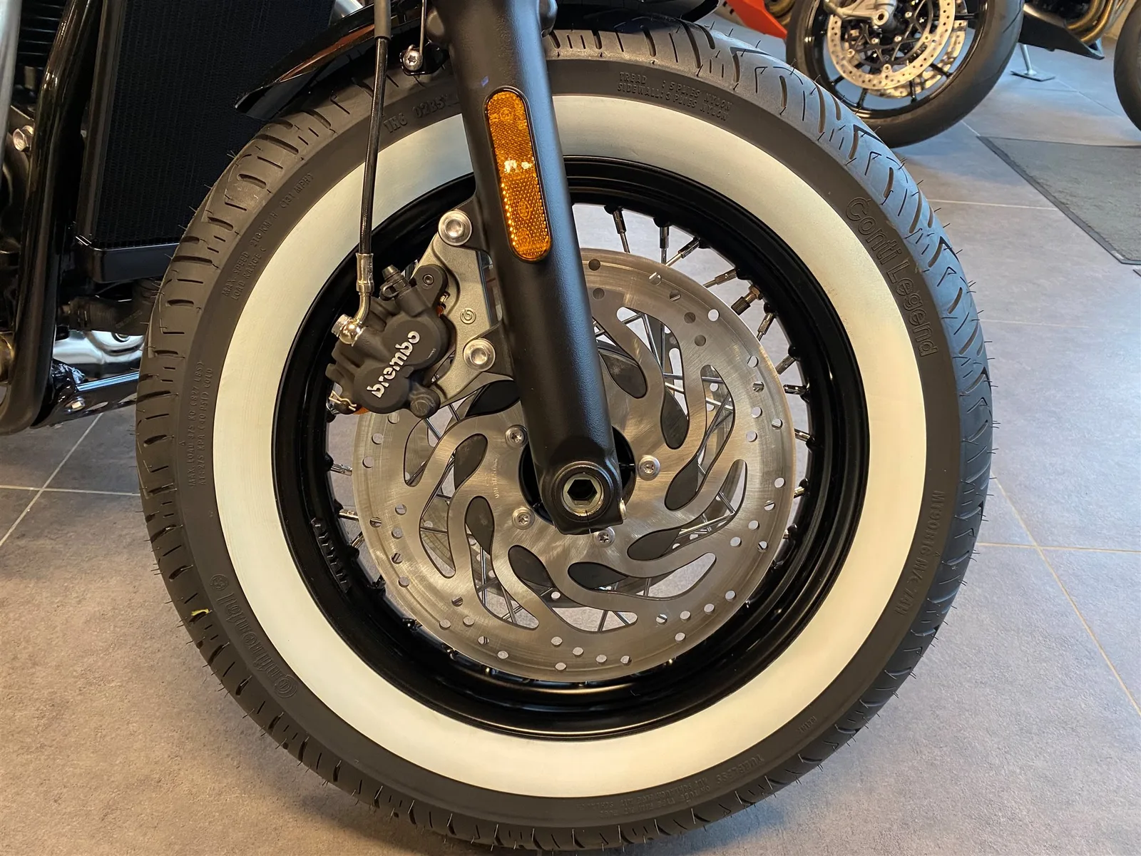 Triumph Bonneville Bobber Custom-Umbau | gray-orange Unikat
