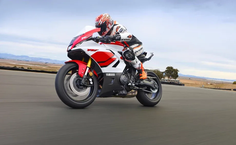 Yamaha R7, MY 2026 - Anniversary White