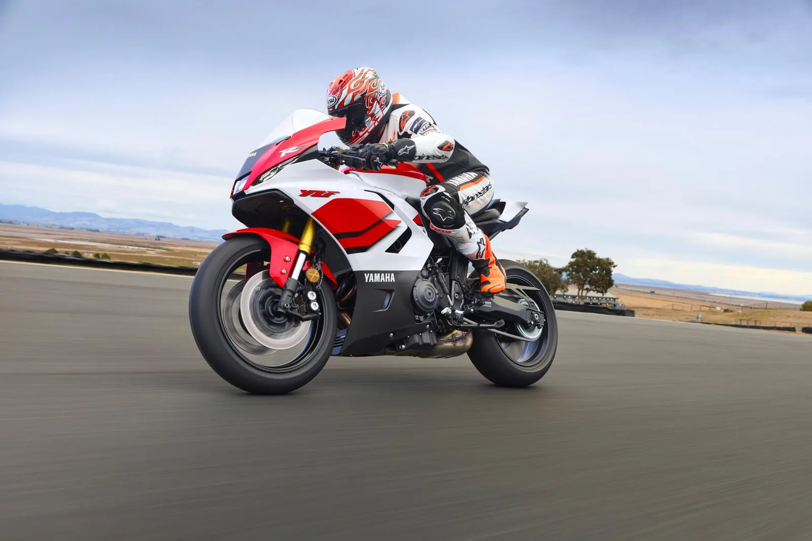 Yamaha R7, MY 2026 - Anniversary White