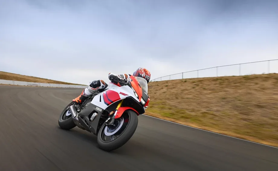Yamaha R7, MY 2026 - Anniversary White