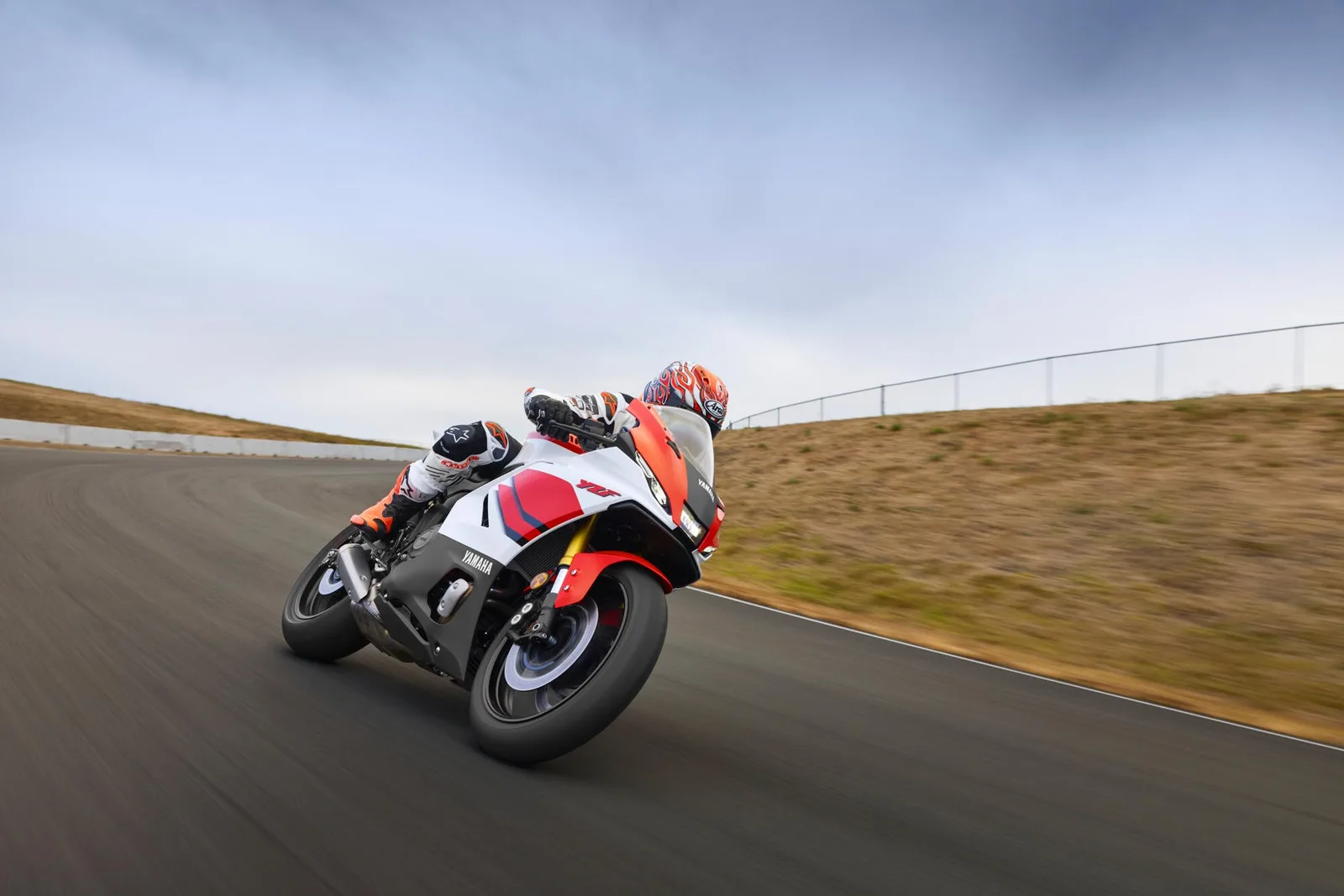 Yamaha R7, MY 2026 - Anniversary White
