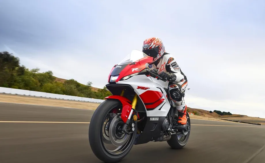 Yamaha R7, MY 2026 - Anniversary White