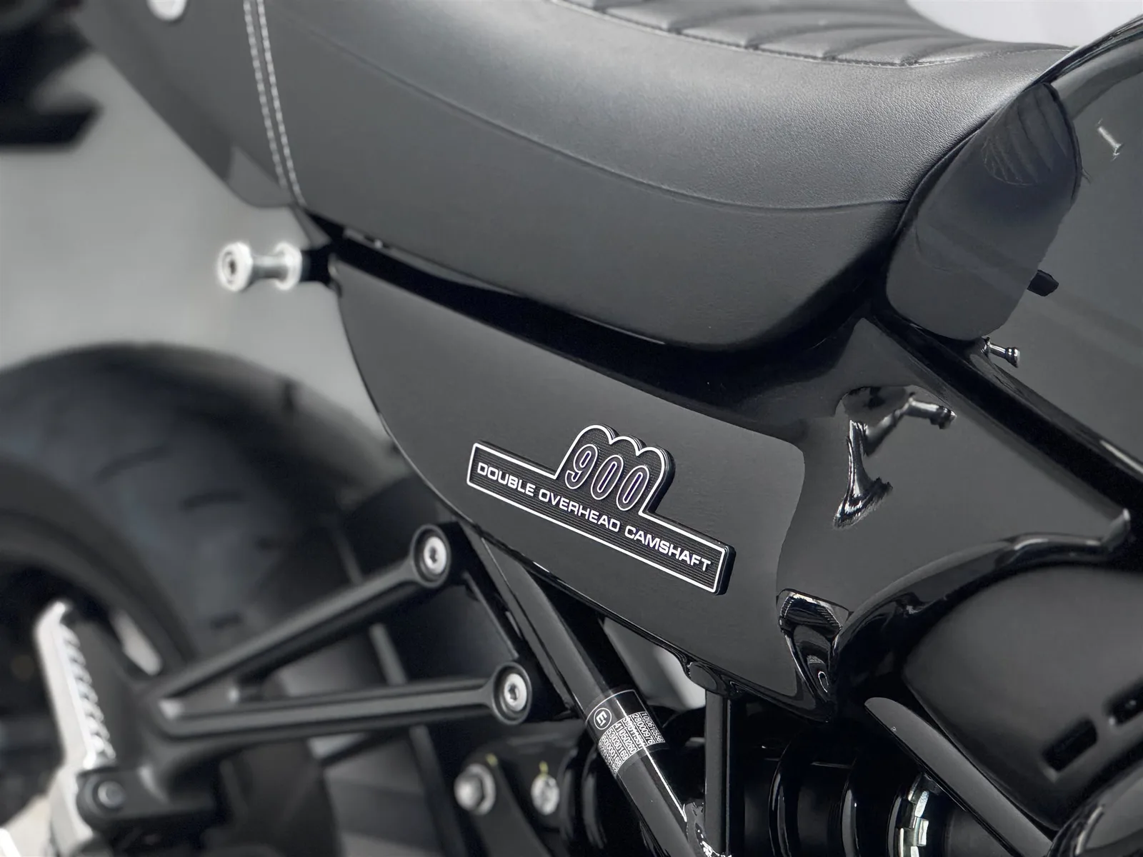 Kawasaki Z900 RS BLACK BALL EDITION