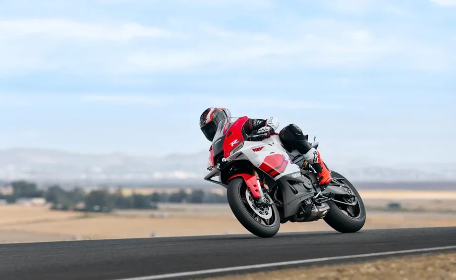 Yamaha R9, MY 2026 - Anniversary White