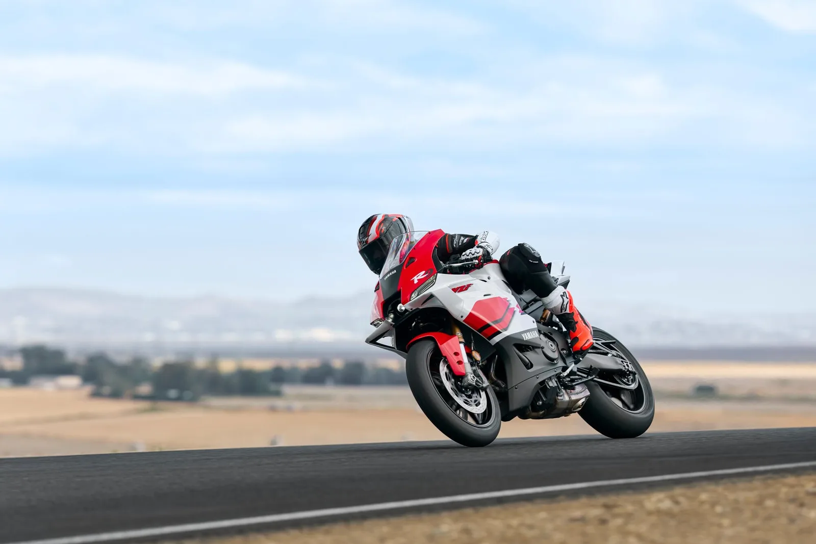 Yamaha R9, MY 2026 - Anniversary White