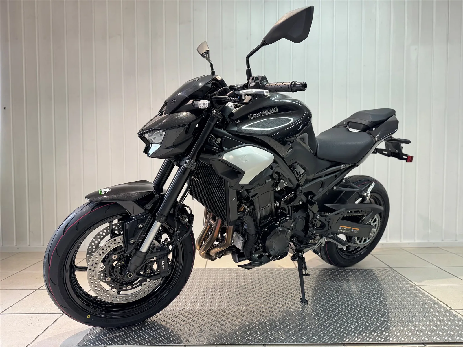 Kawasaki Z900 Modell 2025 | Schwarz