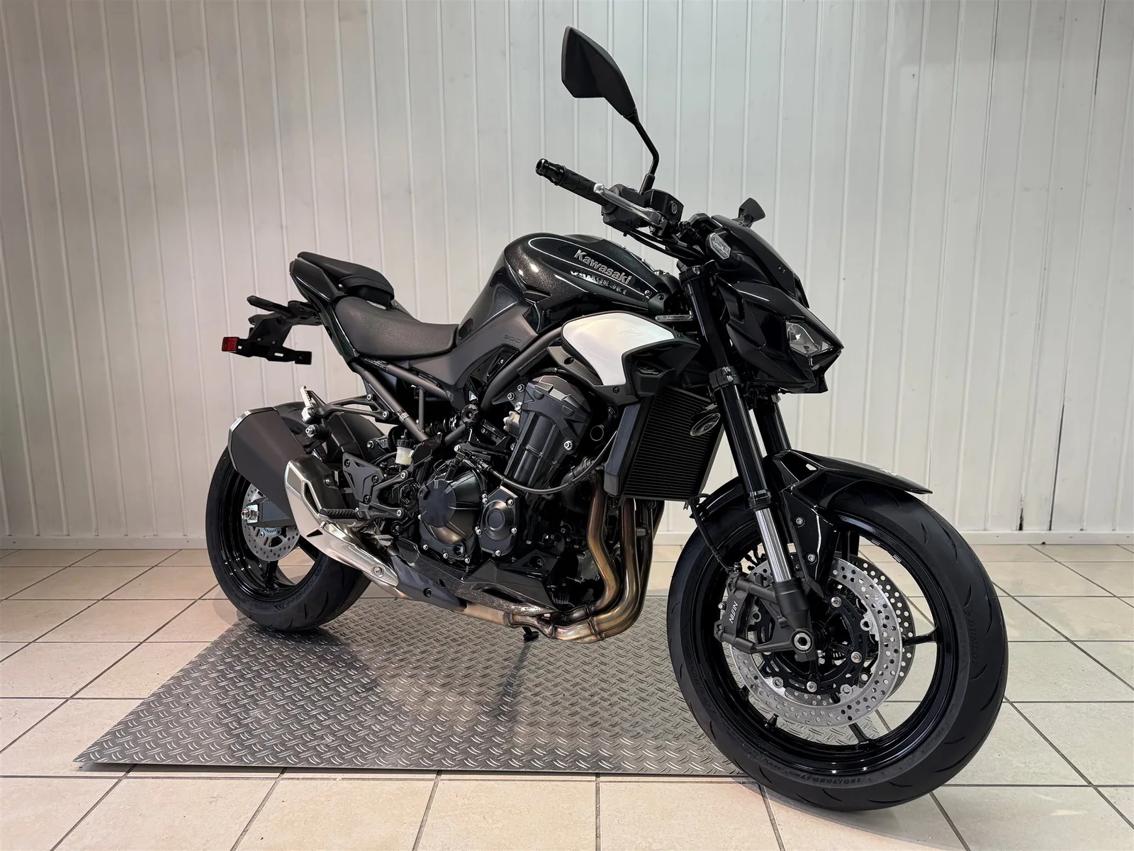 Kawasaki Z900 Modell 2025 | Schwarz