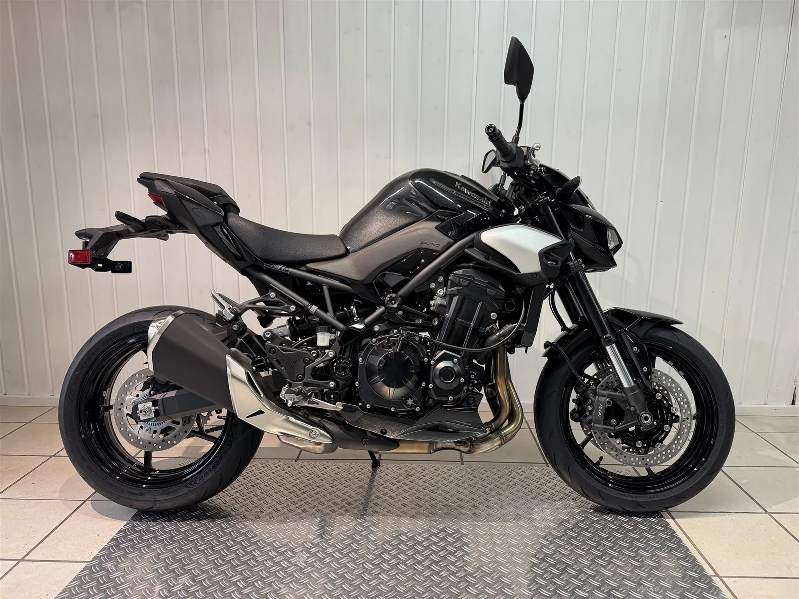 Kawasaki Z900 Modell 2025 | Schwarz