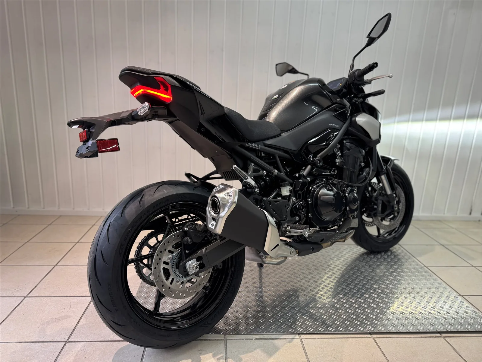 Kawasaki Z900 Modell 2025 | Schwarz