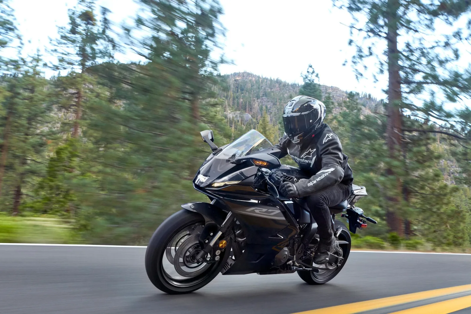 Yamaha R7, MY 2026 - Midnight Black