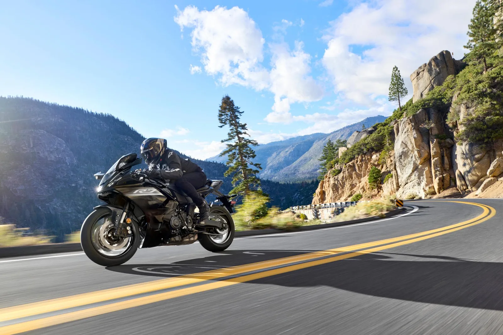 Yamaha R7, MY 2026 - Midnight Black