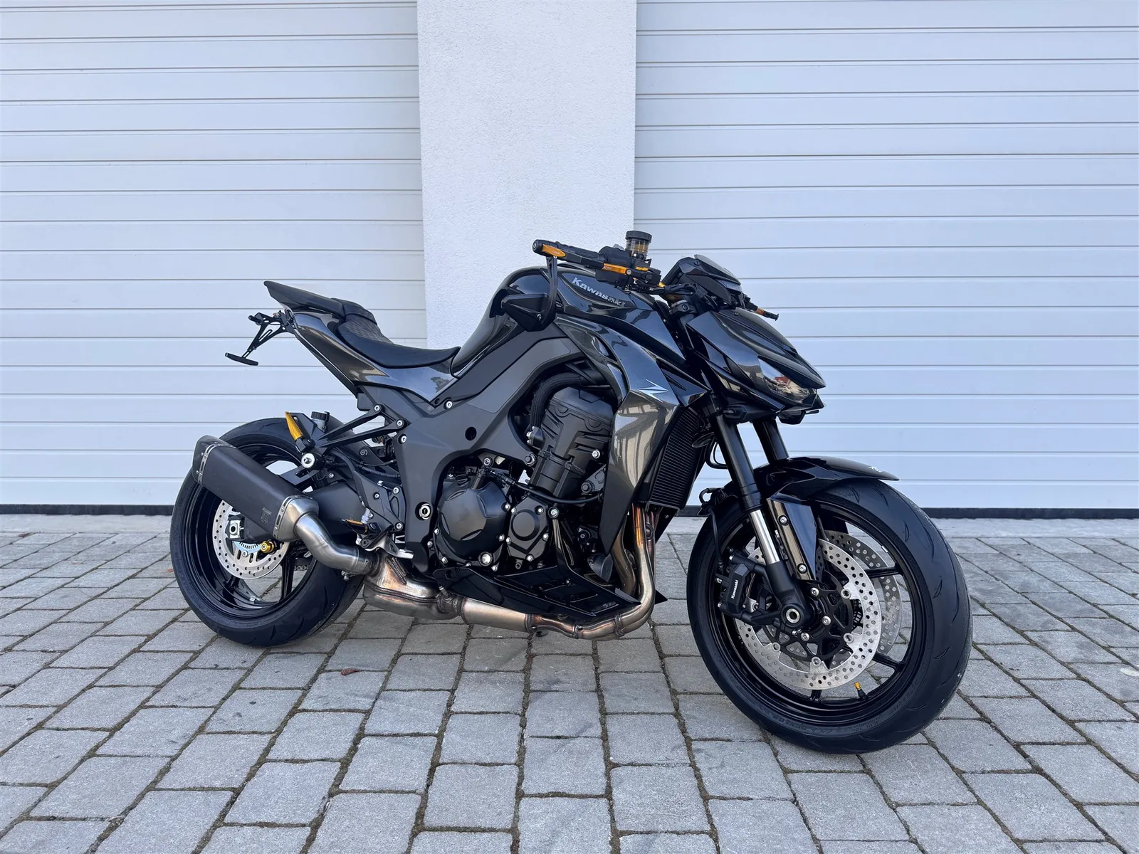 Kawasaki Z1100 BLACK/GOLD mit Umbau | NEU | MY26