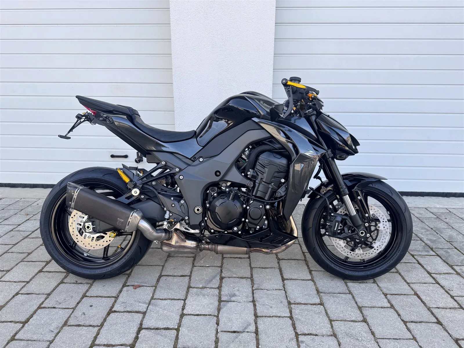 Kawasaki Z1100 BLACK/GOLD mit Umbau | NEU | MY26