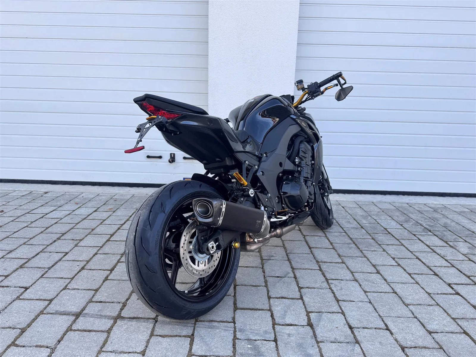 Kawasaki Z1100 BLACK/GOLD mit Umbau | NEU | MY26