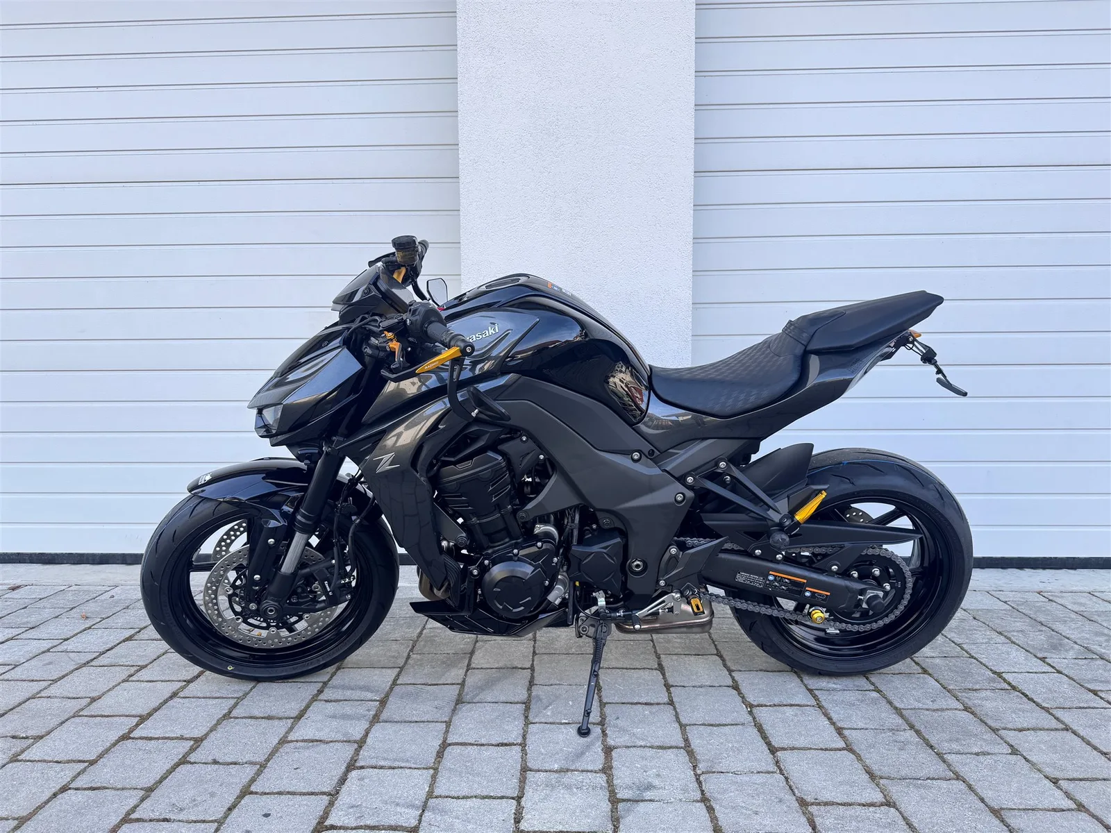 Kawasaki Z1100 BLACK/GOLD mit Umbau | NEU | MY26