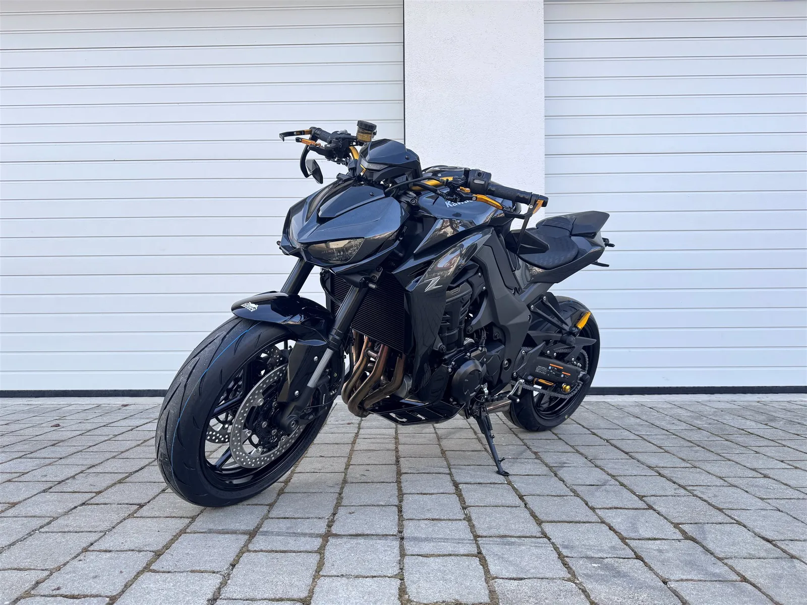 Kawasaki Z1100 BLACK/GOLD mit Umbau | NEU | MY26