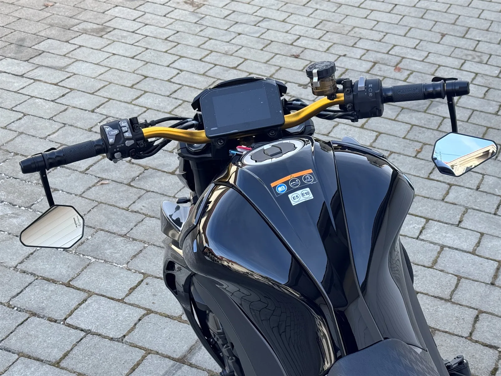 Kawasaki Z1100 BLACK/GOLD mit Umbau | NEU | MY26