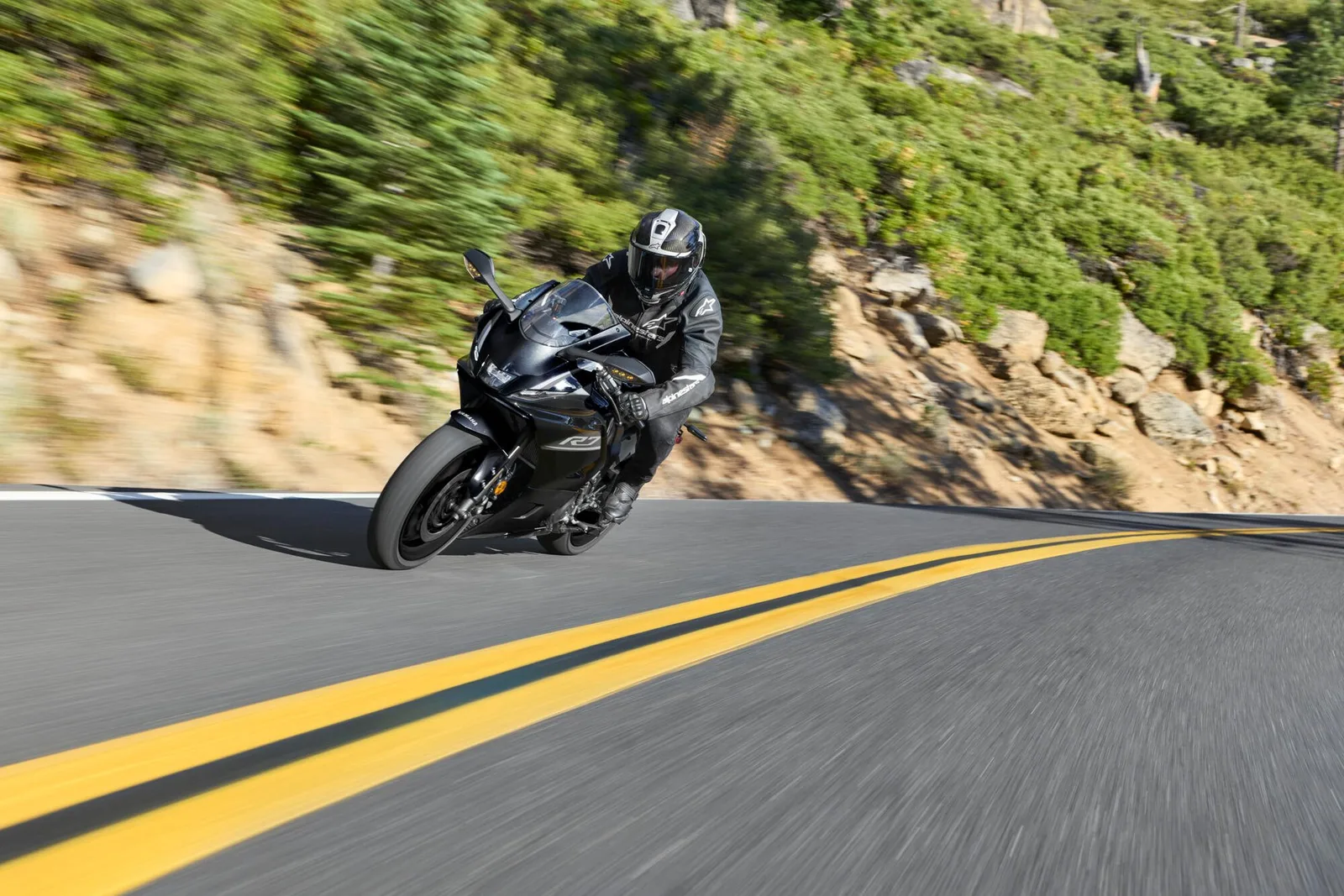 Yamaha R7, MY 2026 - Midnight Black