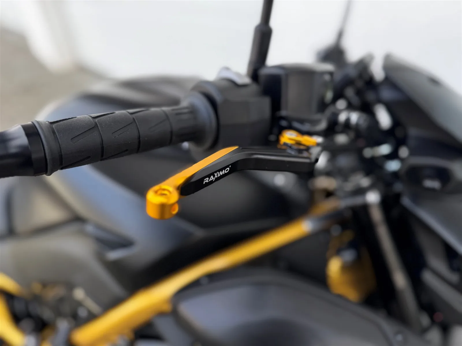 Kawasaki Z900 Gold mit Umbau | Modell 2026