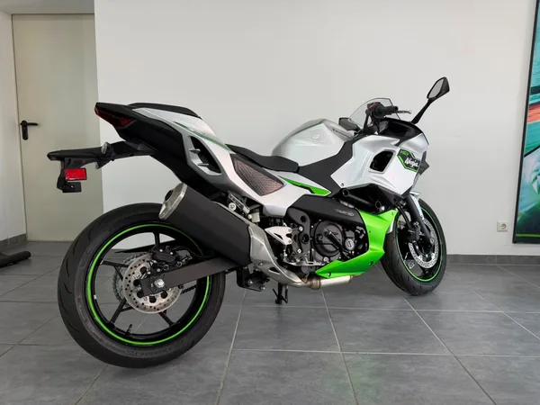 Kawasaki Ninja 7 Hybrid mit Tageszulassung 6/26 | 0 km