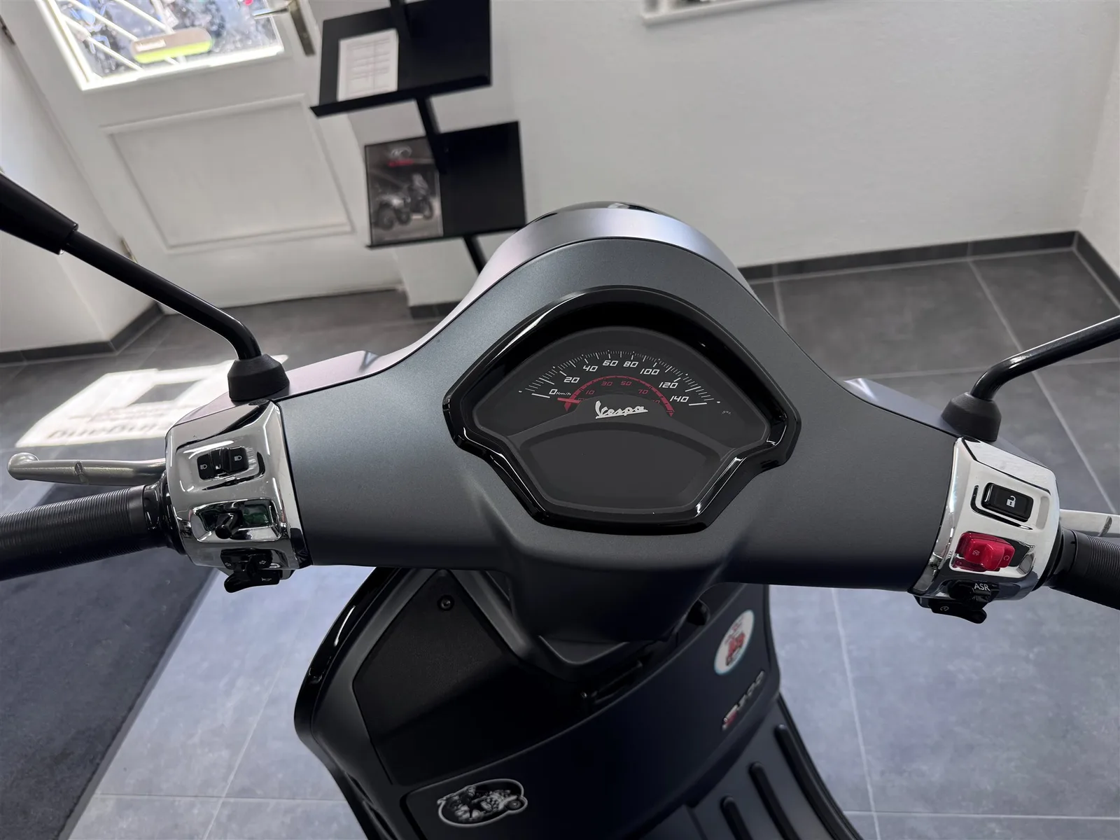 Vespa GTS 300 Super Sport mit Gepäckträger | TÜV bis 05/28