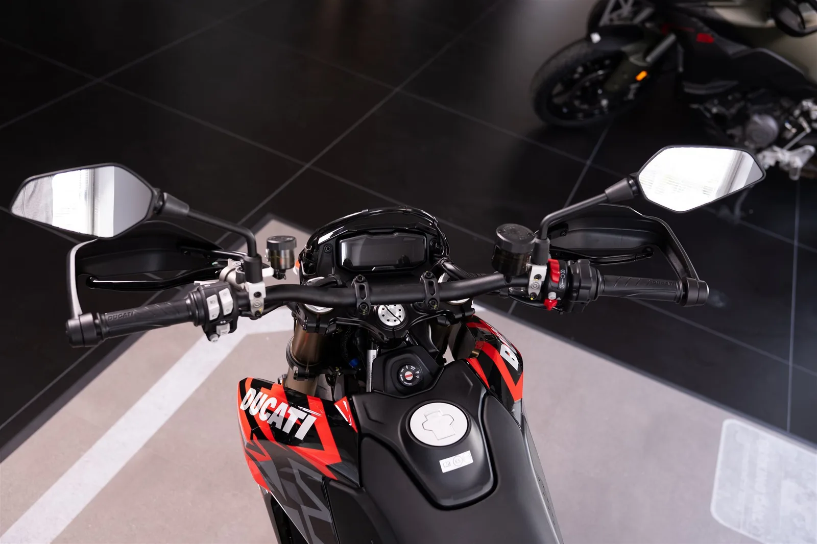 Ducati Hypermotard 698 Mono RVE | neuwertig mit Garantie | Modell 2026