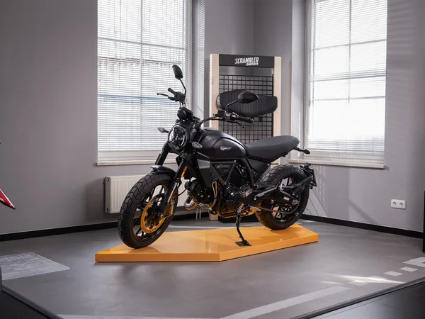 Ducati Scrambler Icon Dark neuwertig | Modell 2026 | Garantie bis 3/28