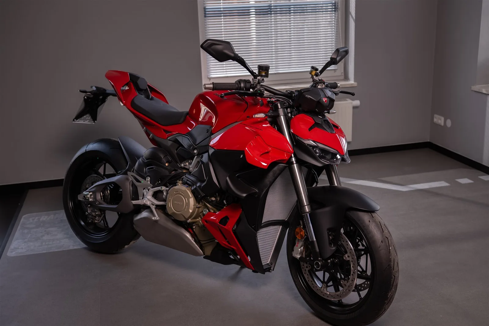 Ducati Streetfighter V4 | neuwertig | Garantie bis 3/28 | Modell 2026