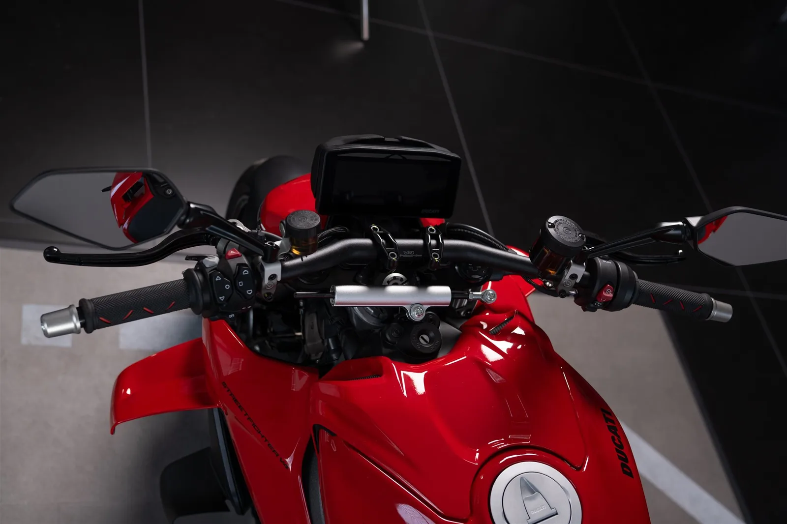 Ducati Streetfighter V4 | neuwertig | Garantie bis 3/28 | Modell 2026