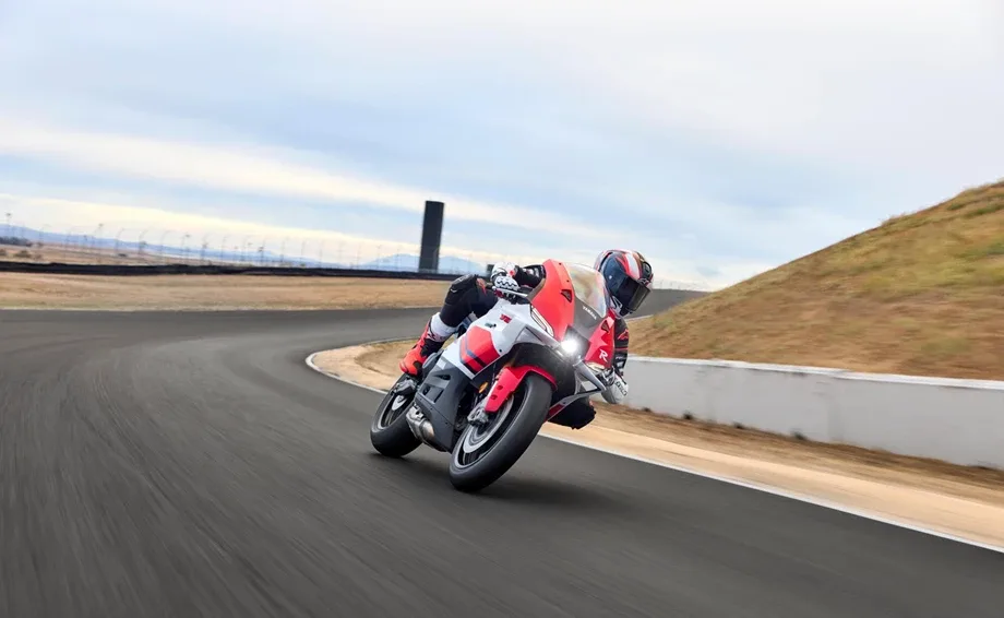 Yamaha R9, MY 2026 - Anniversary White