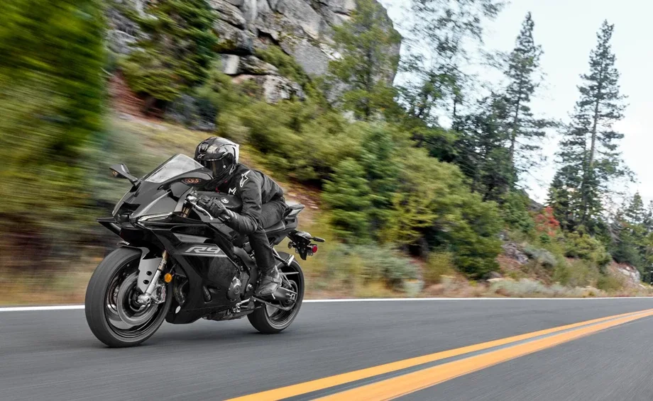 Yamaha R9, MY 2026 -Adrenalin Paket LED