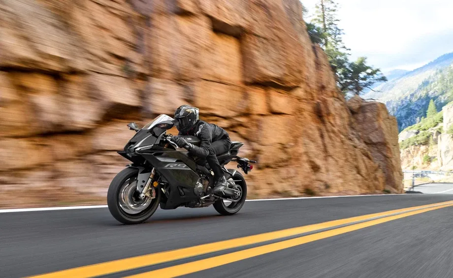 Yamaha R9, MY 2026 -Adrenalin Paket LED
