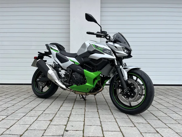 Kawasaki Z7 Hybrid mit Tageszulassung | Aktionspreis