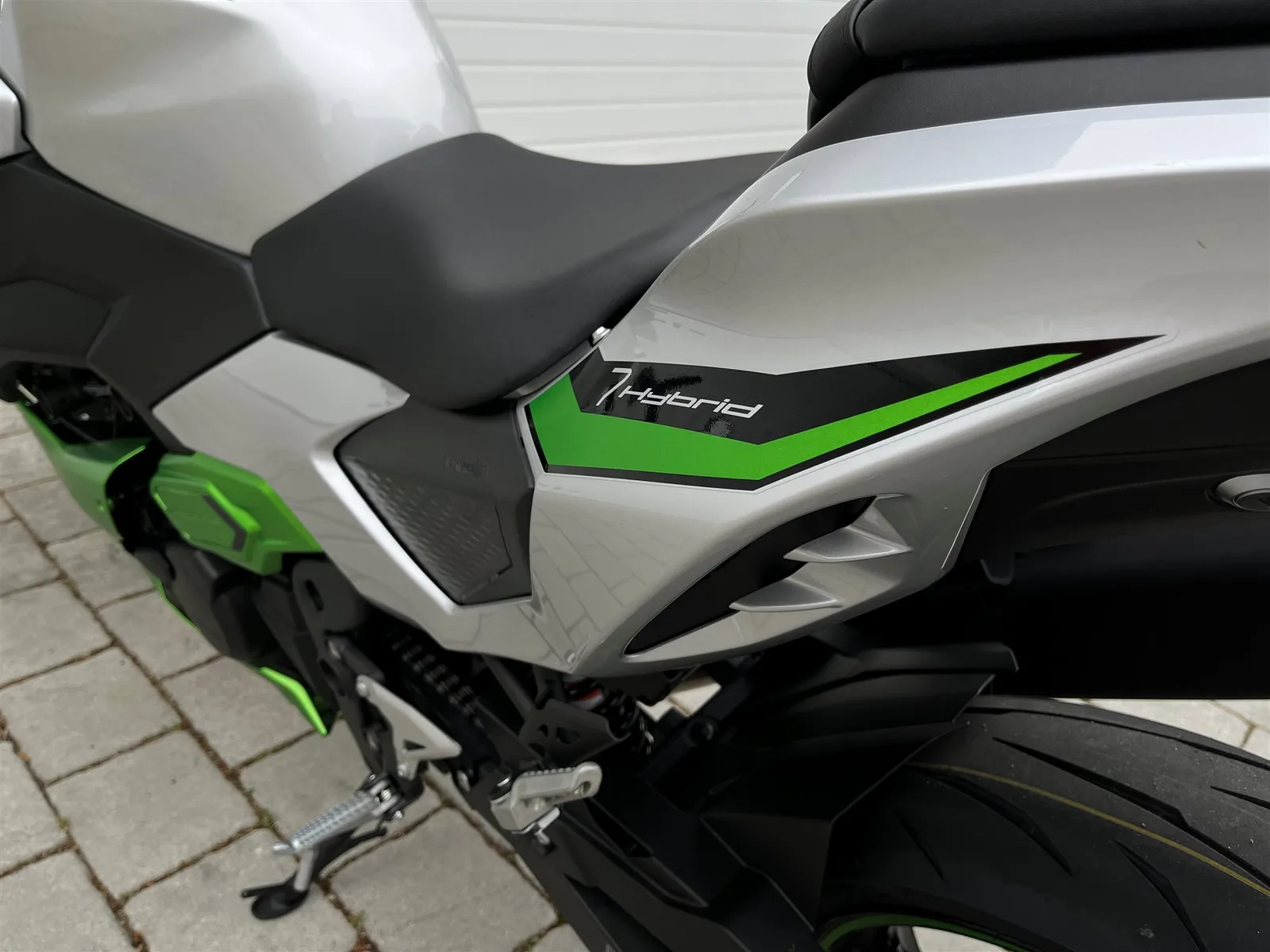 Kawasaki Z7 Hybrid mit Tageszulassung | Aktionspreis