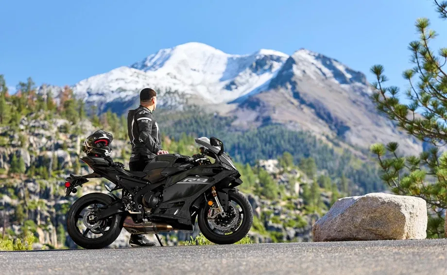 Yamaha R9, MY 2026 -Adrenalin Paket LED