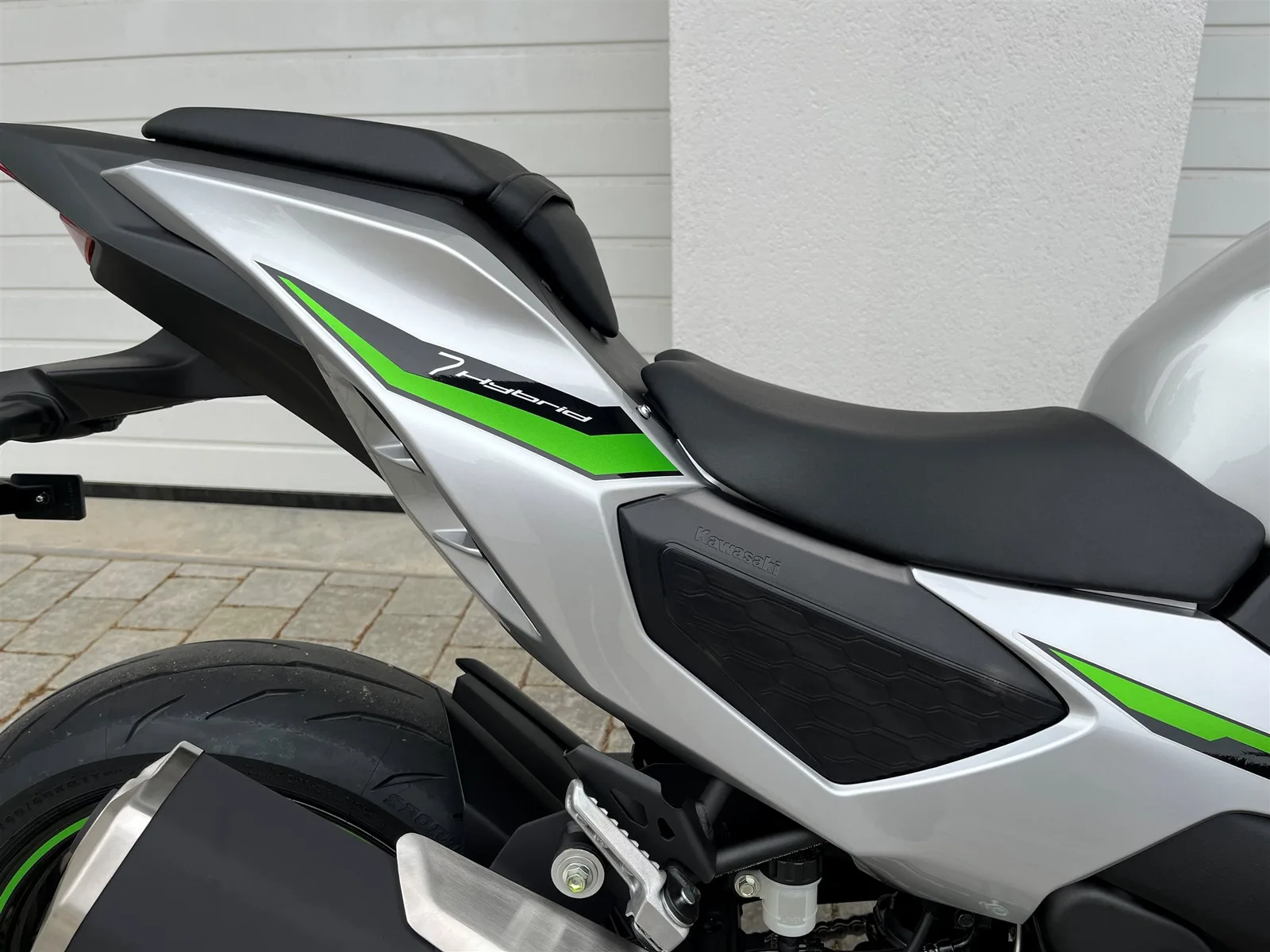 Kawasaki Z7 Hybrid mit Tageszulassung | Aktionspreis