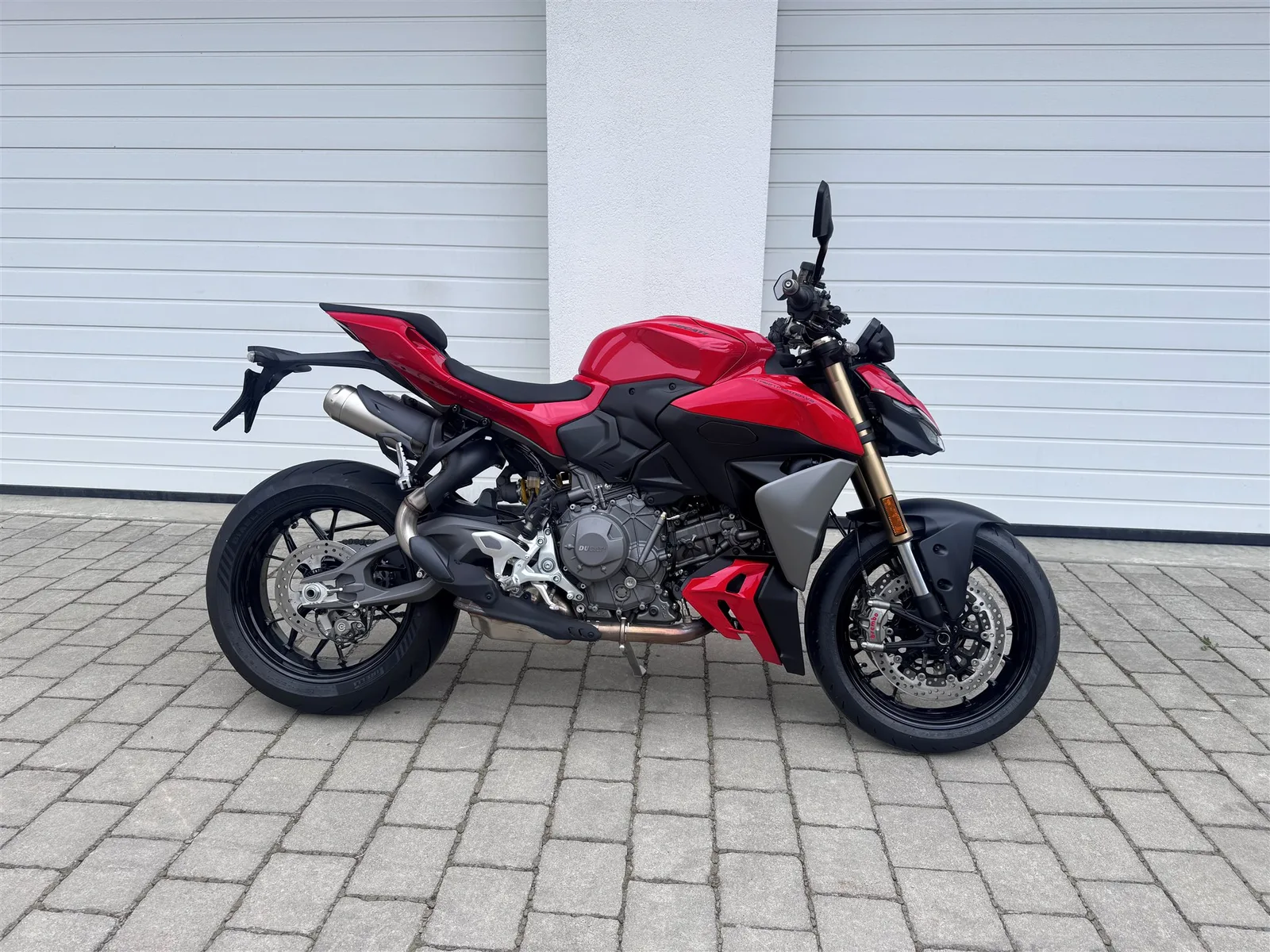Ducati Streetfighter V2