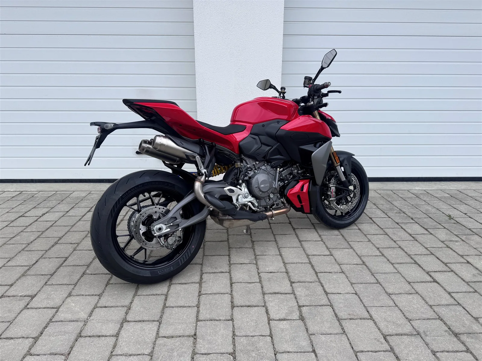 Ducati Streetfighter V2