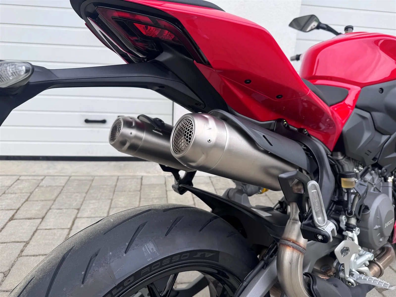 Ducati Streetfighter V2