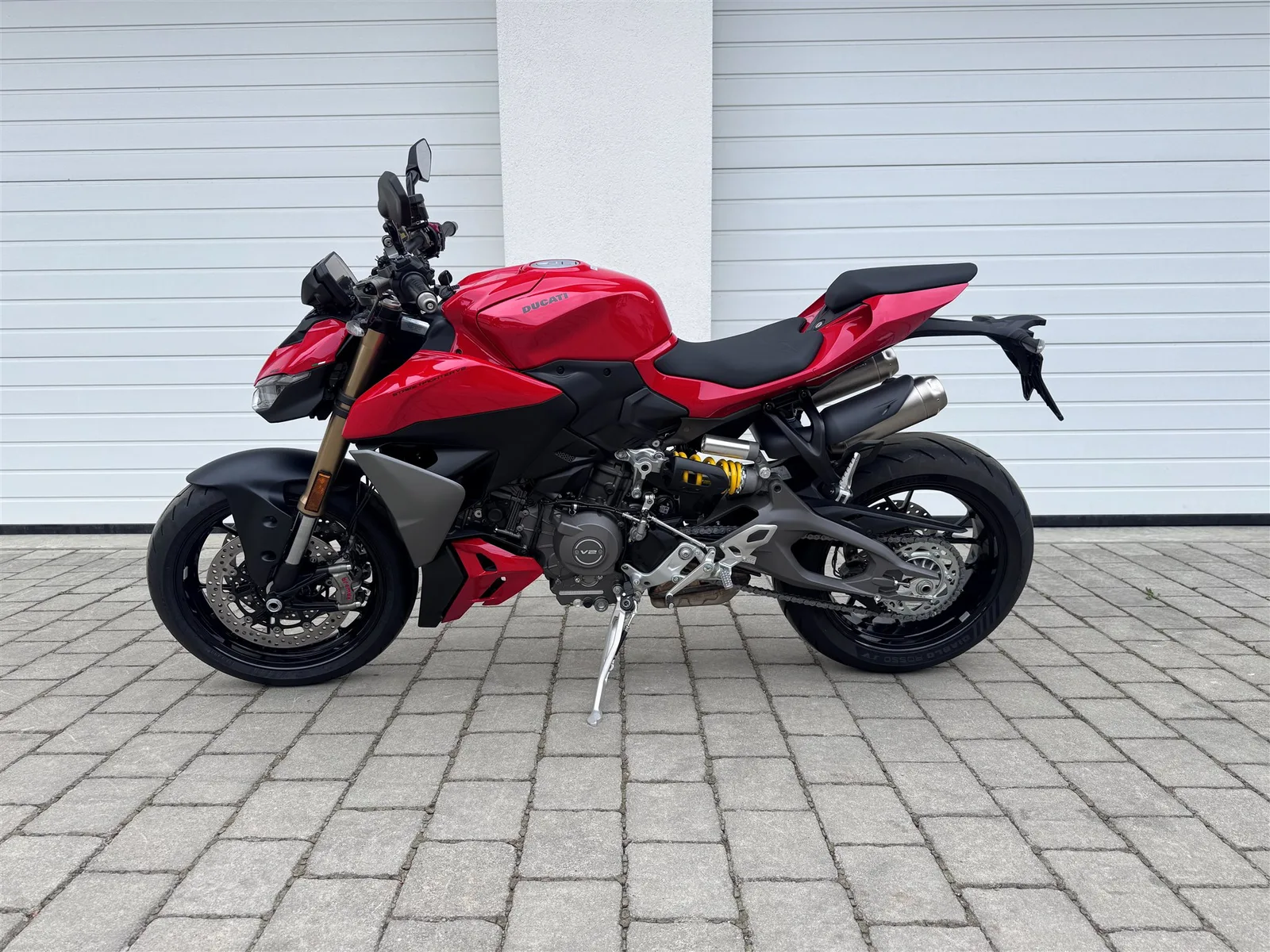 Ducati Streetfighter V2