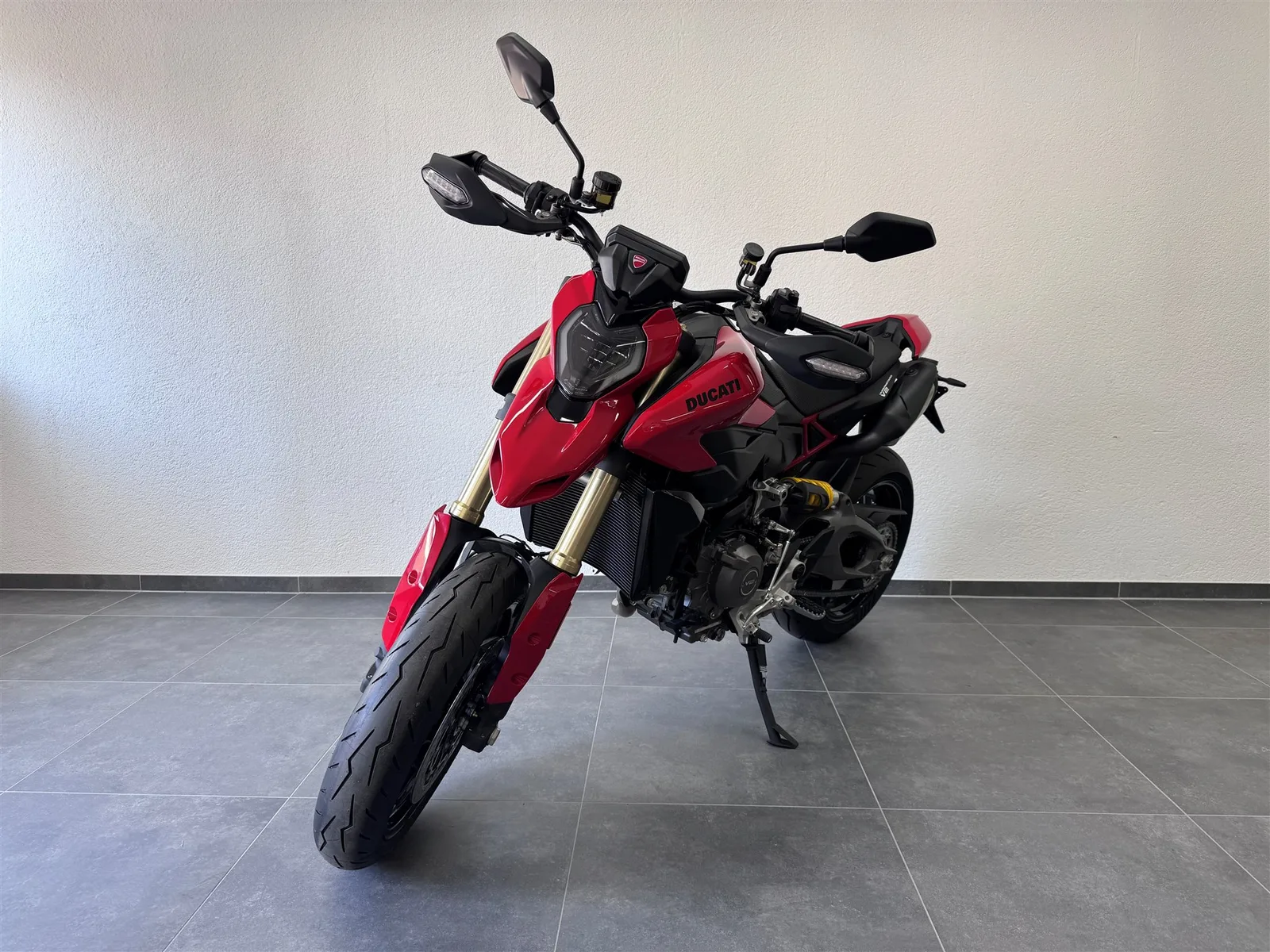 Ducati Hypermotard V2