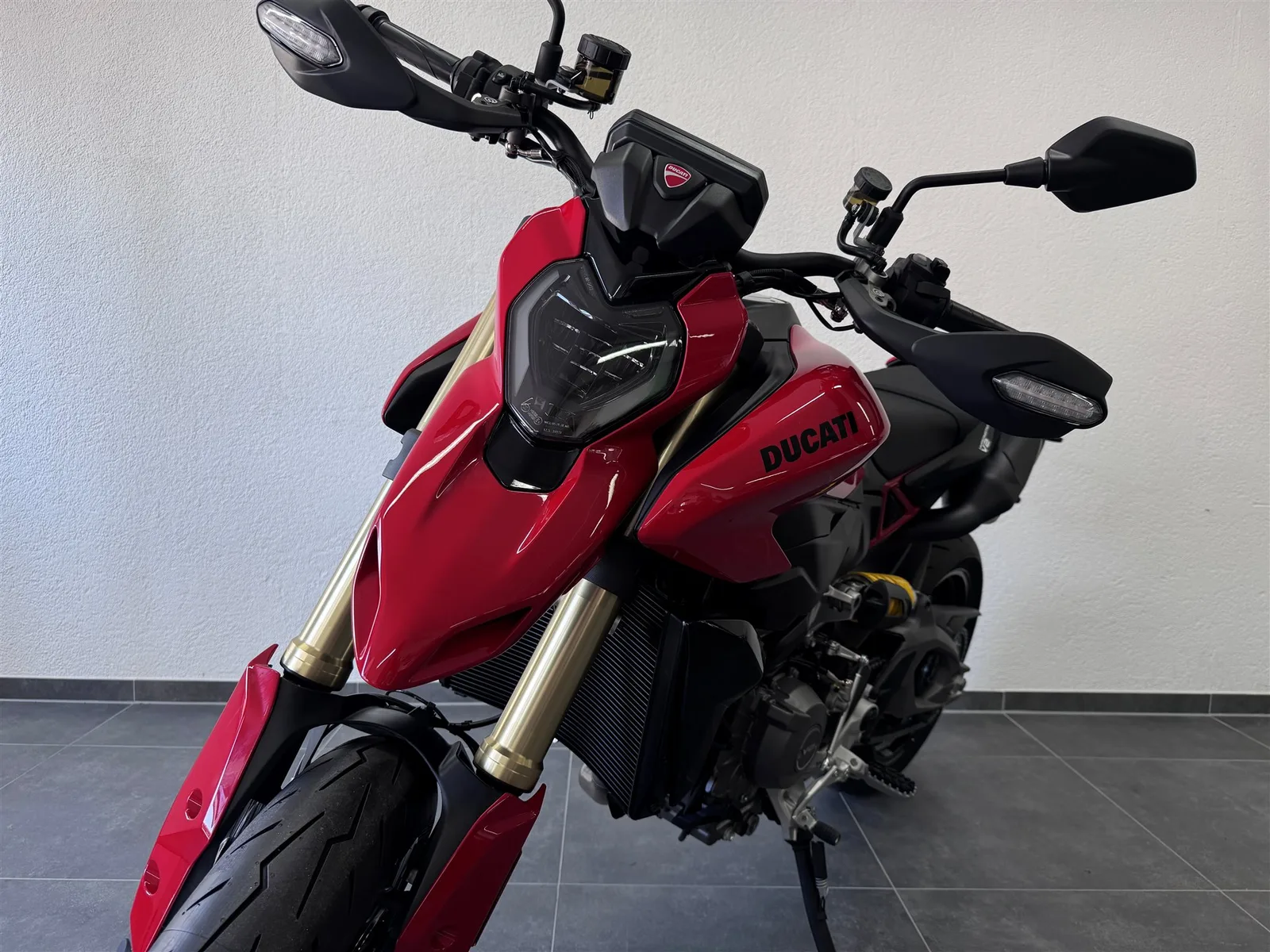 Ducati Hypermotard V2