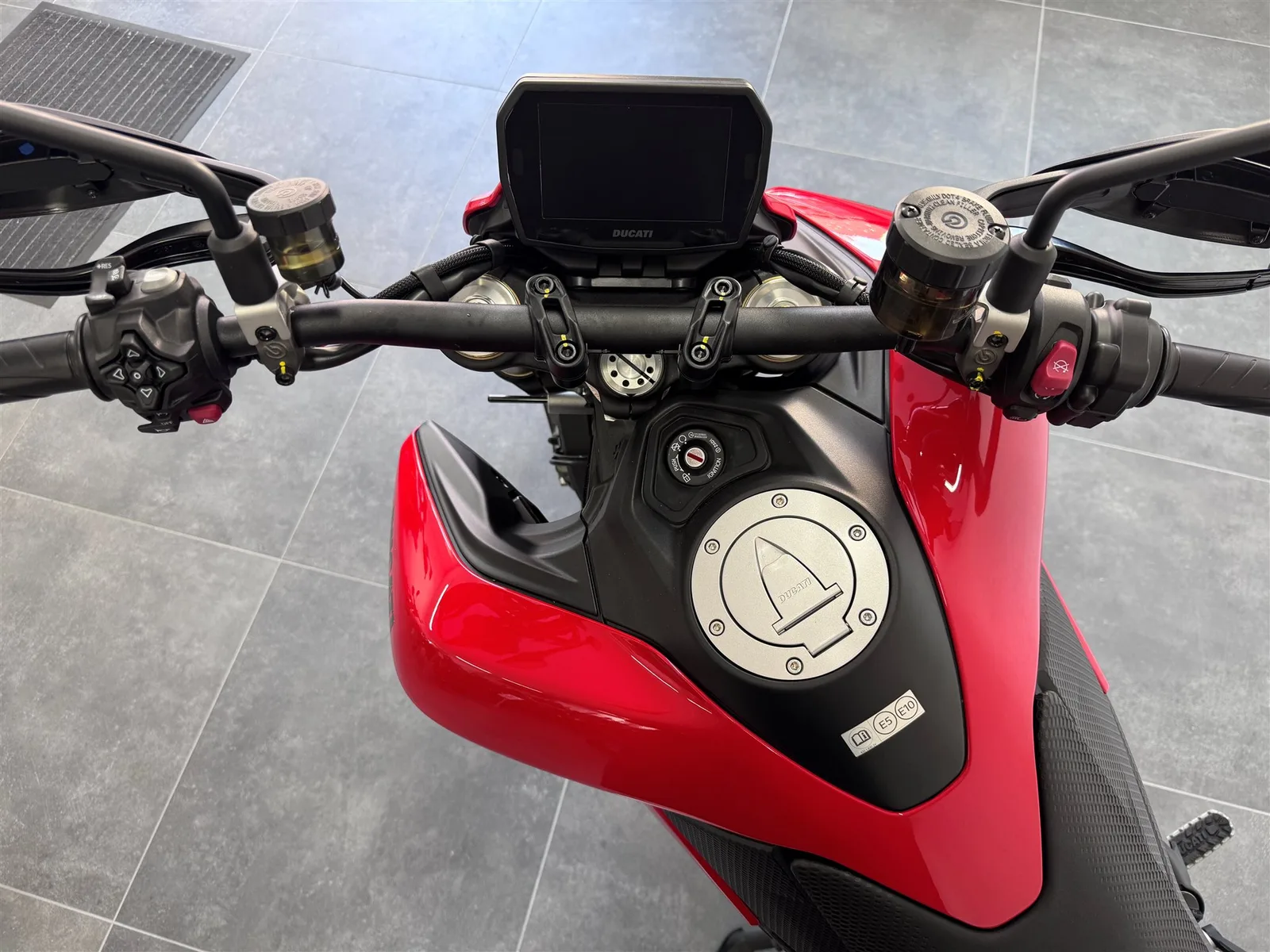 Ducati Hypermotard V2