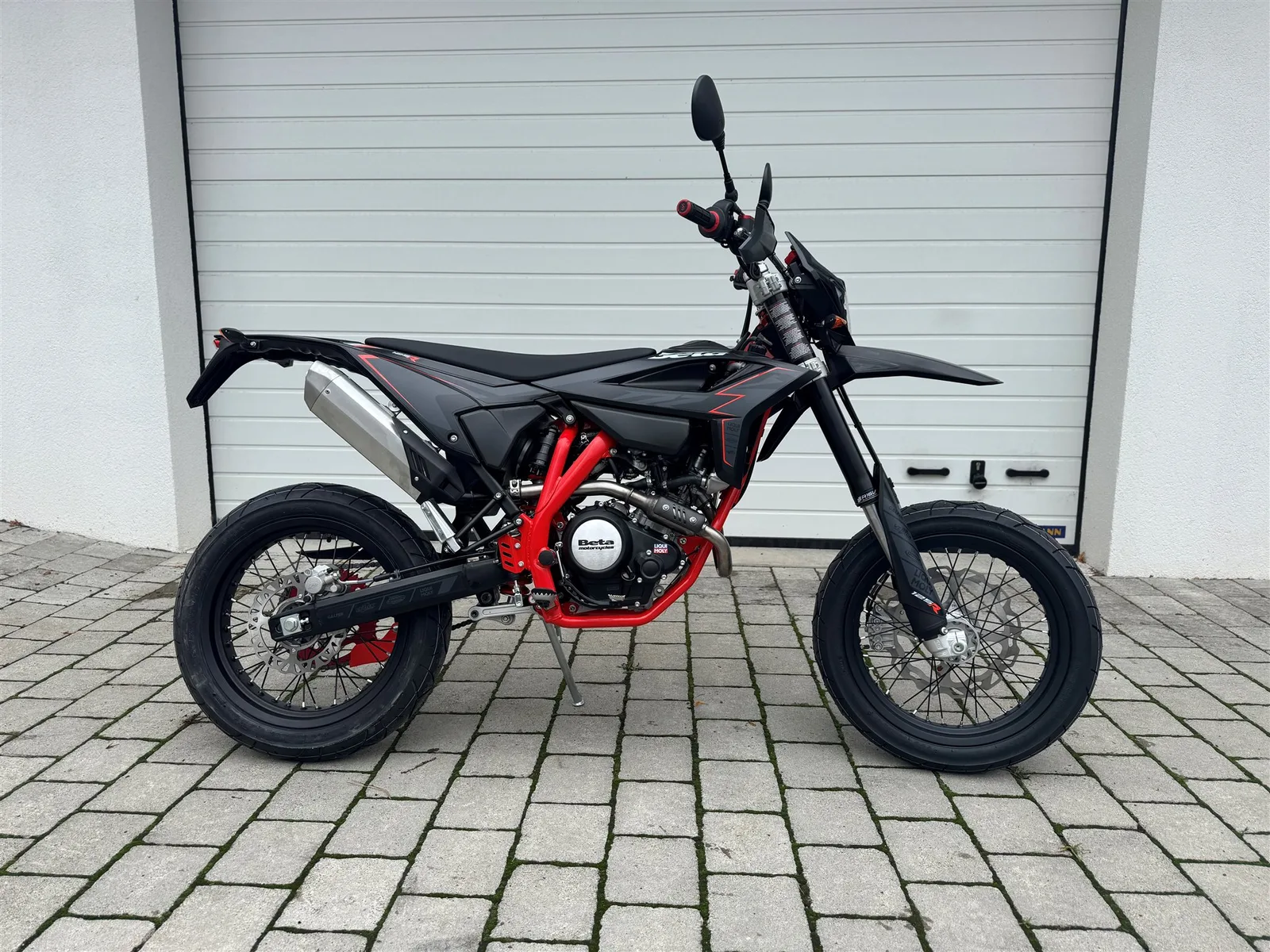 Beta RR 125 4T SUPERMOTO R BLACK | NEU