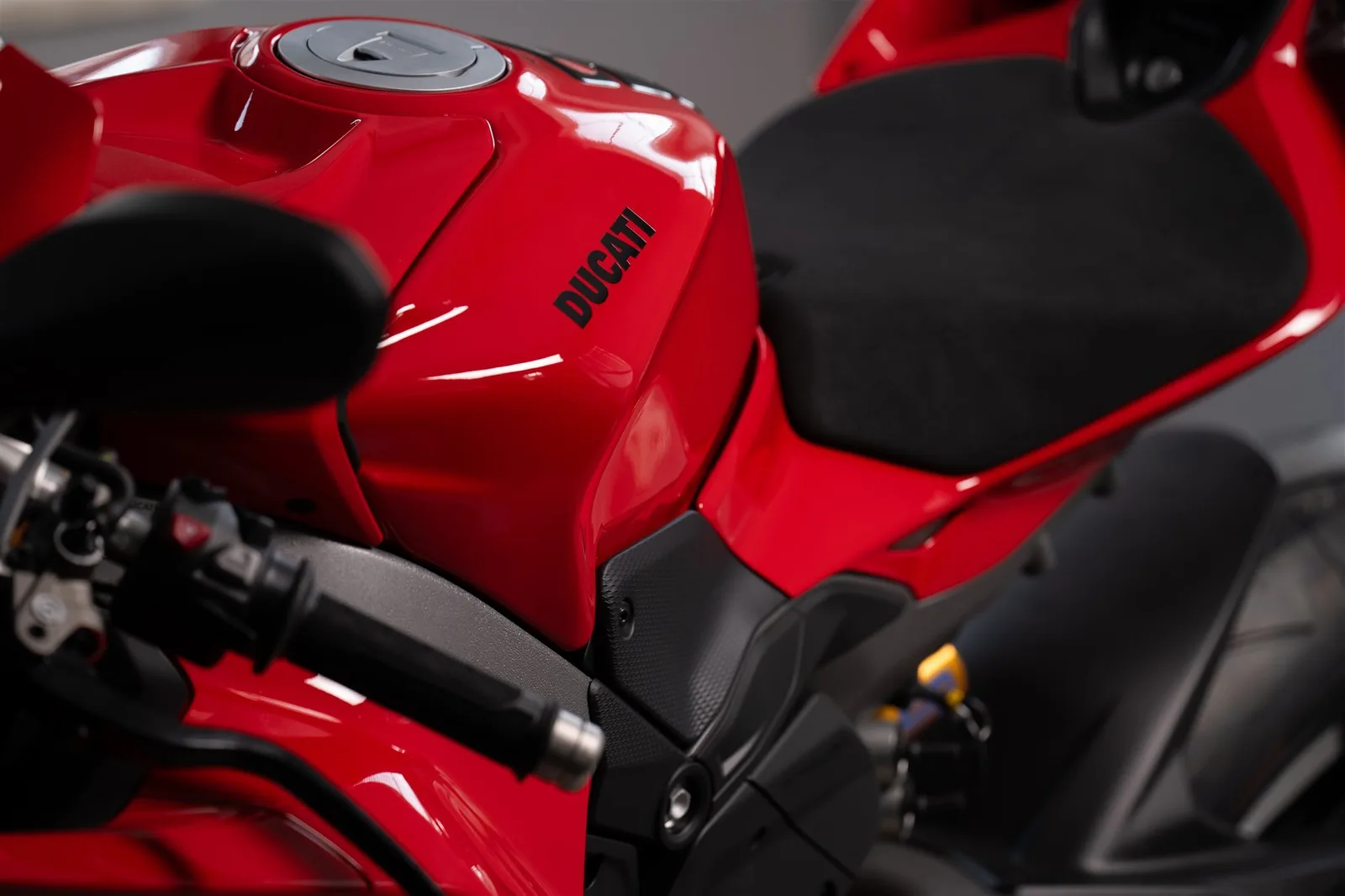 Ducati Panigale V4 S inkl. kurzes Heck, LED Lauflichtblinker | neuwertig