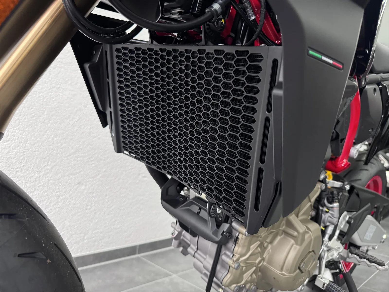 Ducati Hypermotard 698 Mono NERA | mit Quickshifter, Termignoni Sportauspuff | A2 möglich