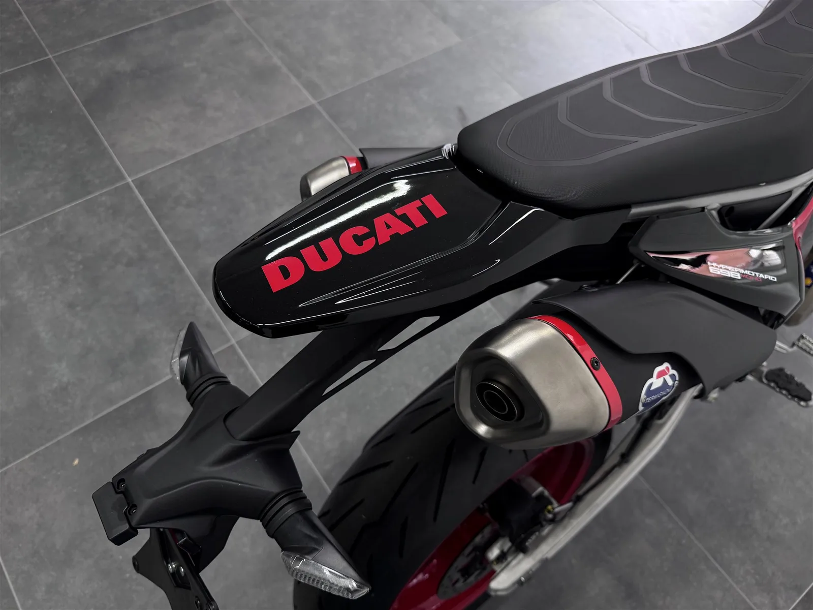 Ducati Hypermotard 698 Mono NERA | mit Quickshifter, Termignoni Sportauspuff | A2 möglich